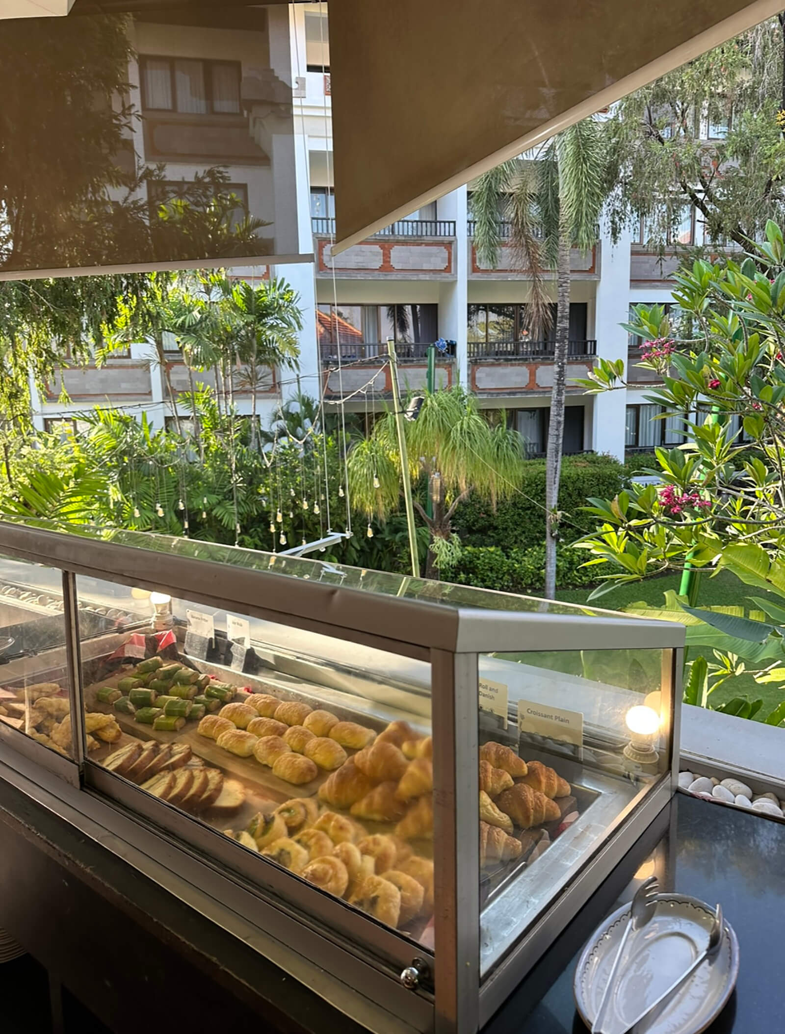 バリ島での朝食はホテルのビュッフェ