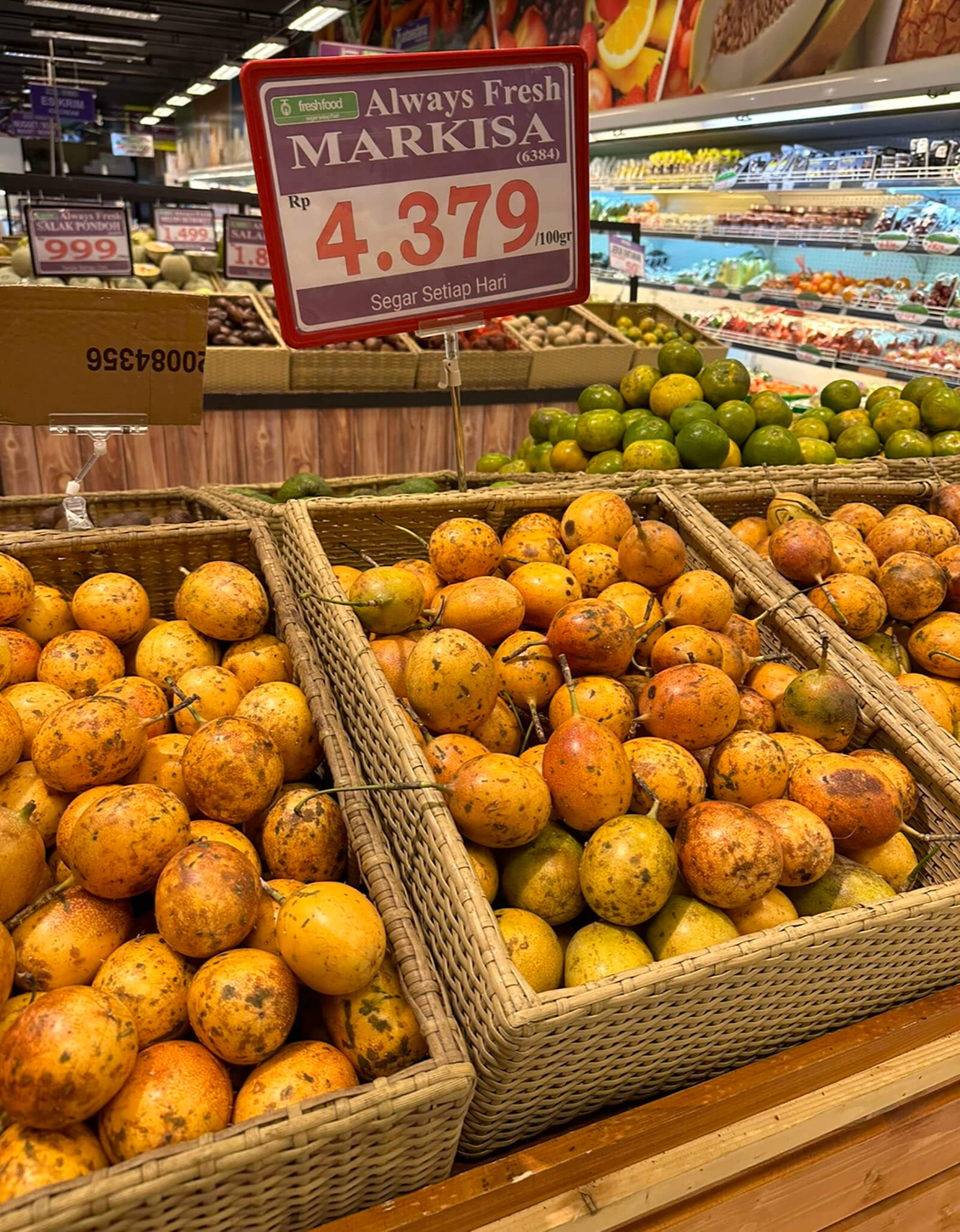 バリ島のスーパーと果物