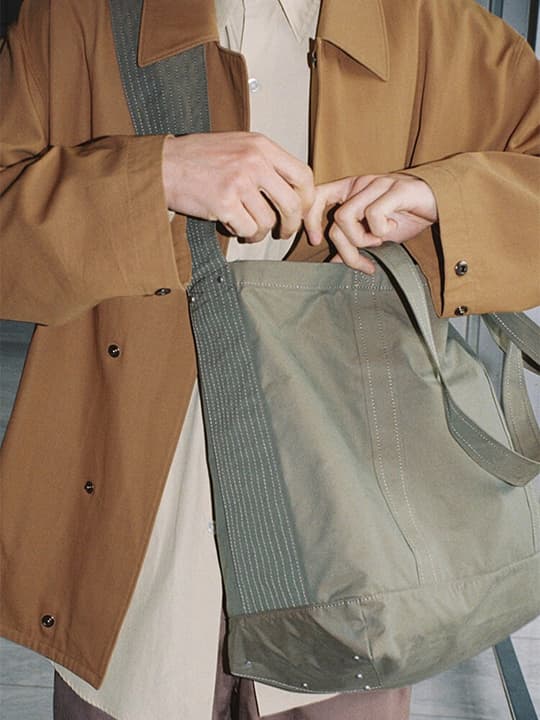 CONTAINER TOTE BAG L # MOSS