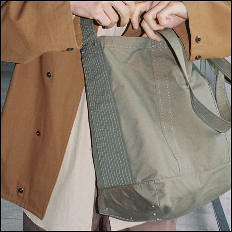 CONTAINER TOTE BAG L # MOSS