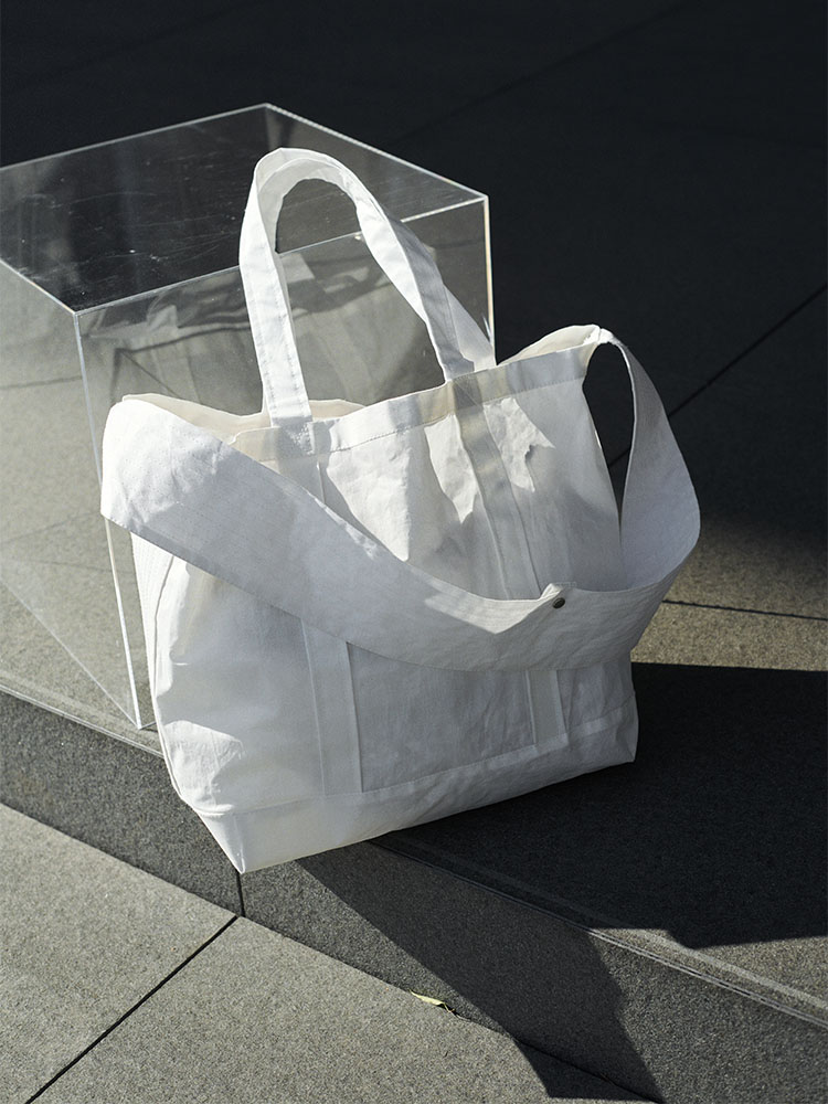 CONTAINER TOTE BAG AIR / GHOST